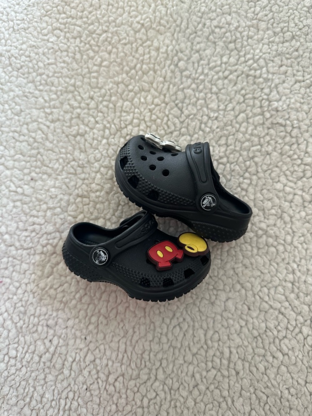 Crocs Baby Infant Black Classic Clog Sz 2/3 + Mickey Mouse Jibbitz Slip On